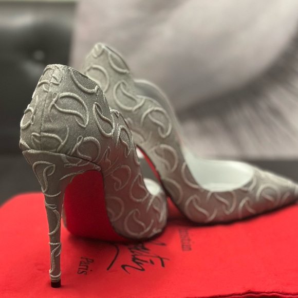 🌺 Authentic CHRISTIAN LOUBOUTIN 👠🌺Hot Chick Logo Silver Pumps  Size 7.5 - Picture 10 of 13